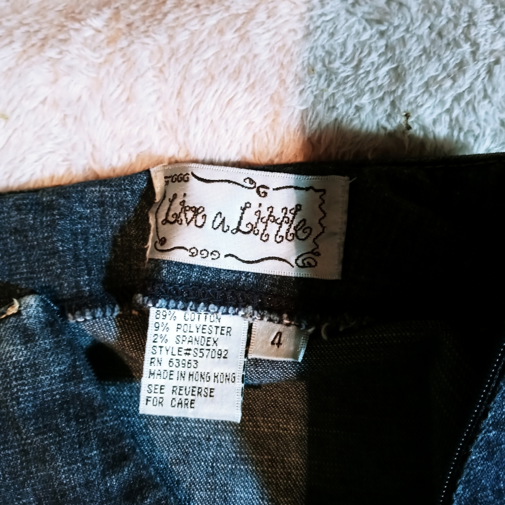Live a little jean skirt - Picture 2 of 4